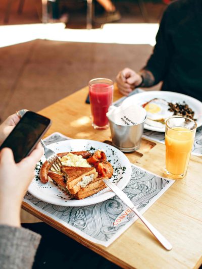 Restaurants & Cafés